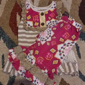 Mustard pie 9 month set. Fits big like 12mo
